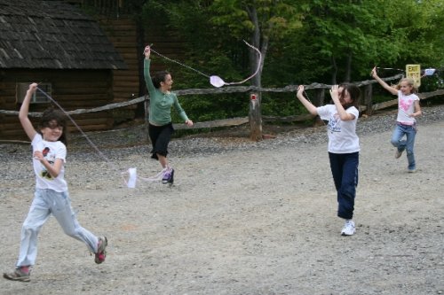 01 kids n kites.JPG