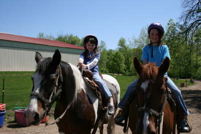 09_sam_on_checkers_sara_on_rebel1.jpg